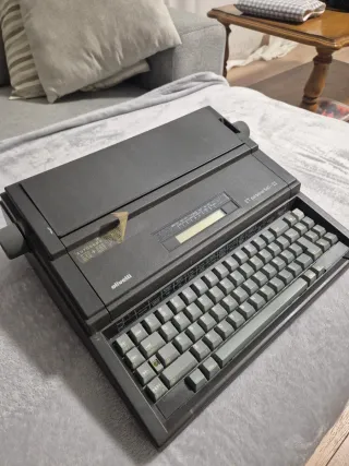 Máquina de escribir eléctrica Olivetti ET 540-II