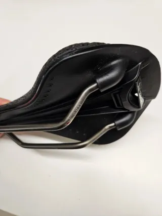 Sella Fizik Antares Versus Evo Adaptive