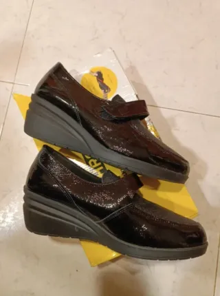 Zapatos 24 Horas Negros Charol Serpiente