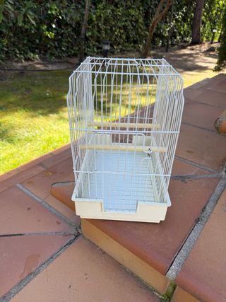 Jaula metálica mediana blanca