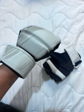 Guantes MMA Outshock Entrenamiento Negro / Blanco
