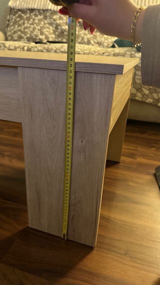 Mesa elevable color madera clara