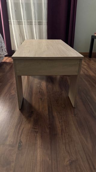 Mesa elevable color madera clara