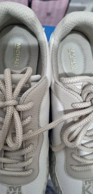 Zapatillas Michael Kors Beige y Blancas