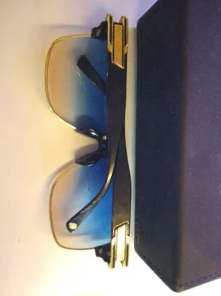 Occhiali da sole Layoners neri e riflessi blu