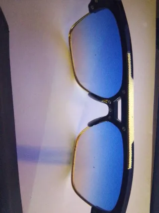 Occhiali da sole Layoners neri e riflessi blu