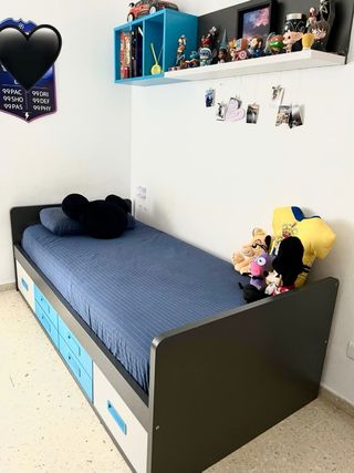 Cama Con Cajones y Estantería