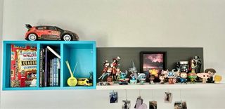 Cama Con Cajones y Estantería