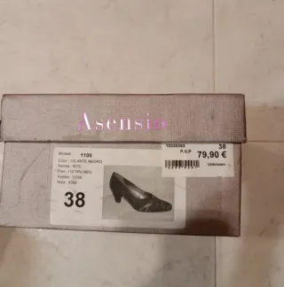 Zapatos de tacón elegantes negros