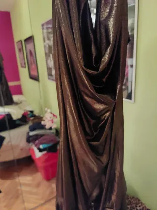 Vestido de fiesta marrón y dorado