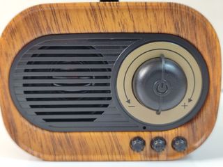 Radio y reproductor música GRAMÓFONO retro