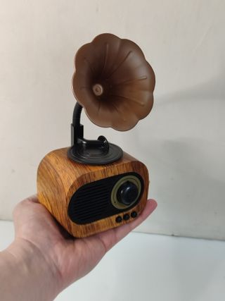 Radio y reproductor música GRAMÓFONO retro