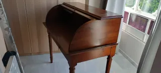 Buro clásico de madera