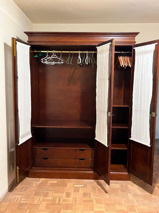Armario madera clásico 3 puertas cristal