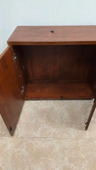 Mesa de oficina con cajonera