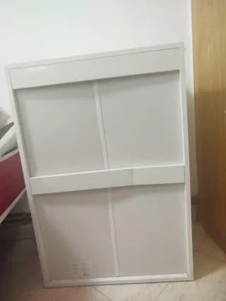 Cómoda blanca de madera