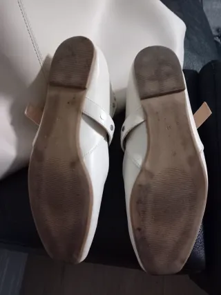 Bolso y zapatos blancos