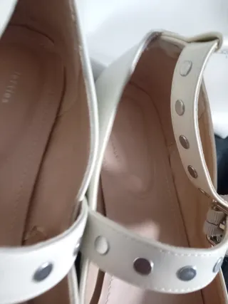 Bolso y zapatos blancos