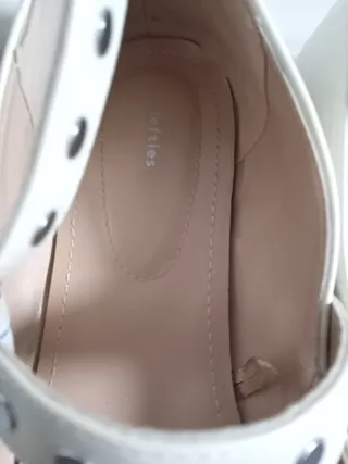 Bolso y zapatos blancos