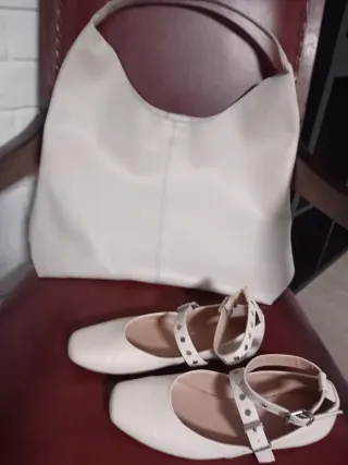 Bolso y zapatos blancos