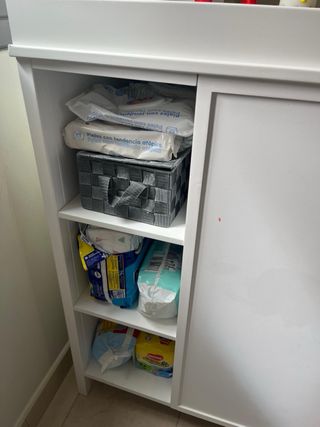 Cambiador blanco con estrellas