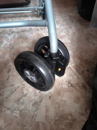 Andador adulto estilo a cuadros.