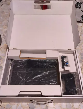 Consola PS4 (PlayStation 4) + 4 Juegos