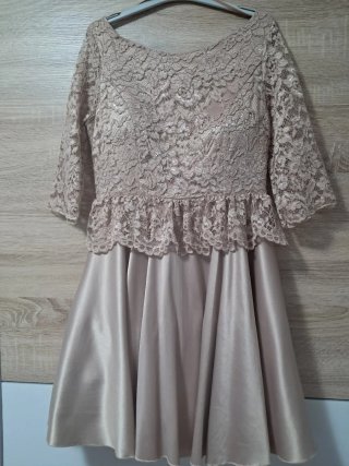 Vestido elegante beige encaje y satén