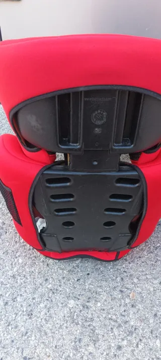 Silla de coche BQS roja y negra