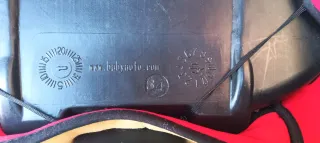 Silla de coche BQS roja y negra