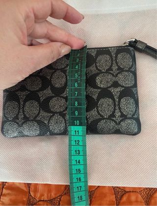 Carteira Coach Monograma Preta e Cinza