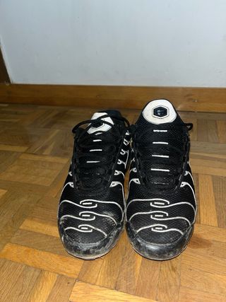 Zapatillas Nike TN Negras y Plateadas