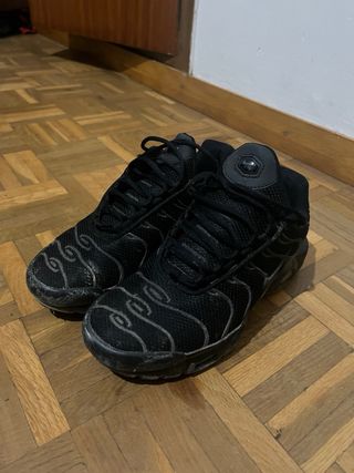 Zapatillas Nike TN Negras y Plateadas