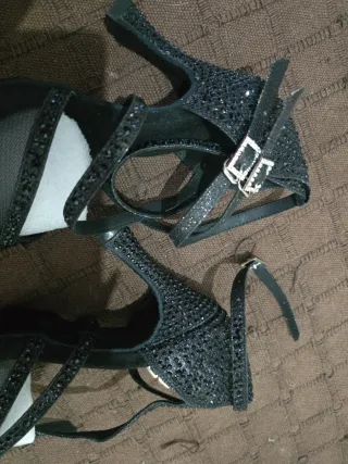 Sandalias tacón alto negras con brillo T37