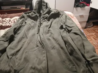 Sudadera con capucha verde caqui