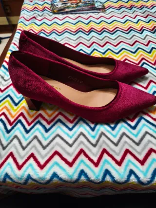 Zapatos de tacón de terciopelo granate