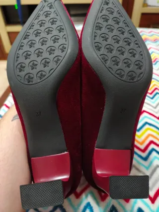 Zapatos de tacón de terciopelo granate