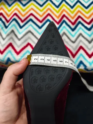 Zapatos de tacón de terciopelo granate