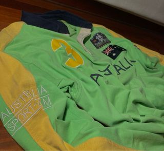 Polo Retro Australia 90s Verde y Amarillo
