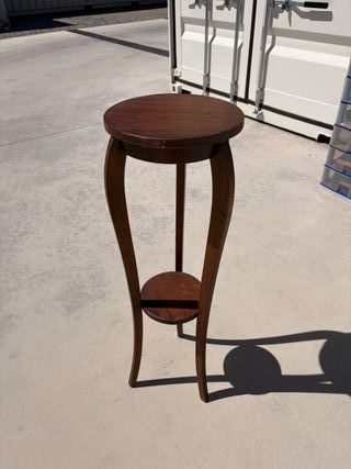 Mesita auxiliar alta de madera  Vintage