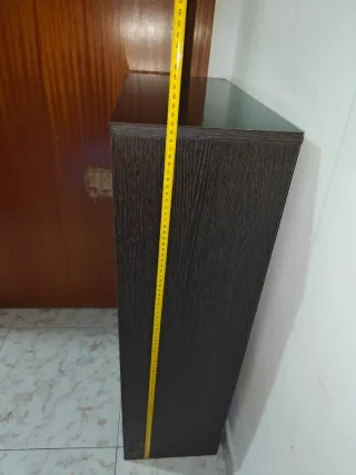 Zapatera de madera oscura