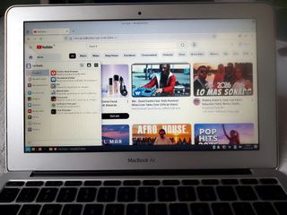 MacBook Air 11” 2010 Linux + extras