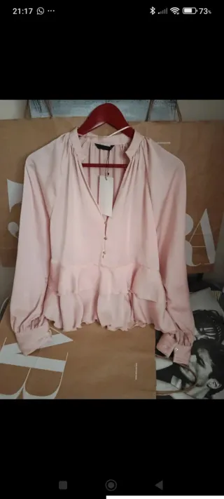 Blusa rosa con volantes