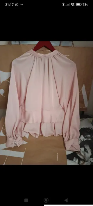 Blusa rosa con volantes