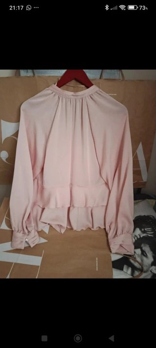 Blusa rosa con volantes