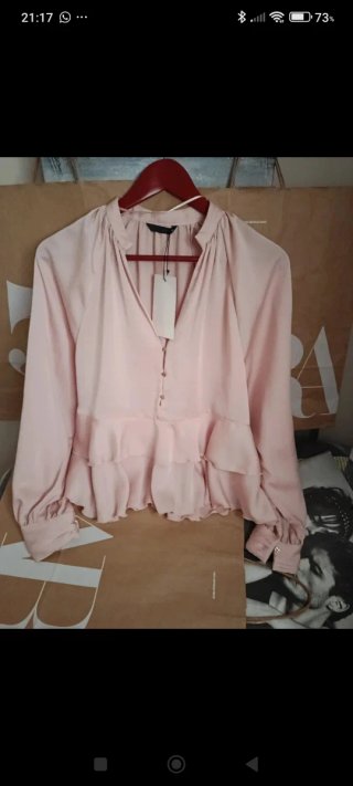Blusa rosa con volantes