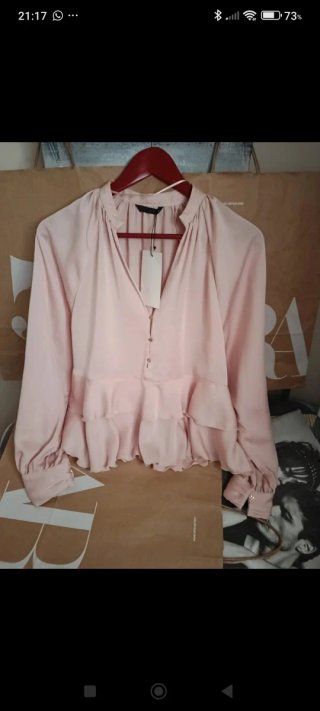 Blusa rosa con volantes