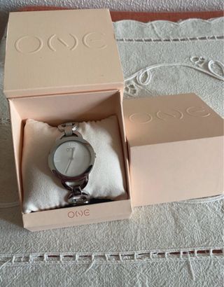 Relógio One Prateado e Branco