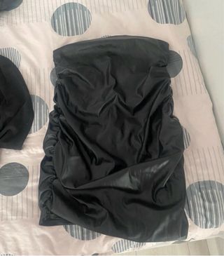 Falda corta cuero efecto piel