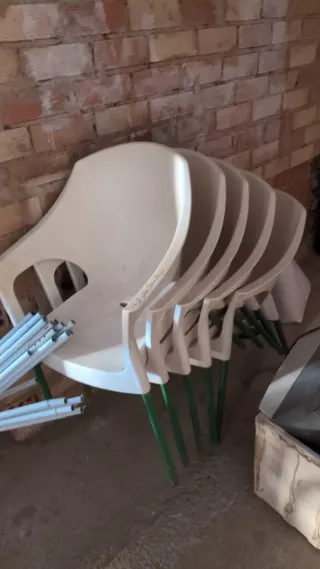 5 Sillas apilables exterior plástico y metal